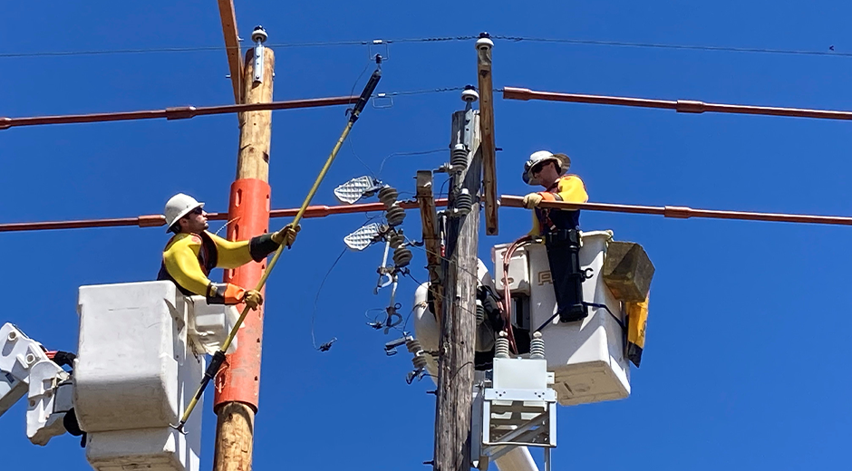 2 linemen upgrading electrical lines
